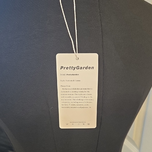 Elegant Black Sleeveless Mini Dress - Picture 12 of 16